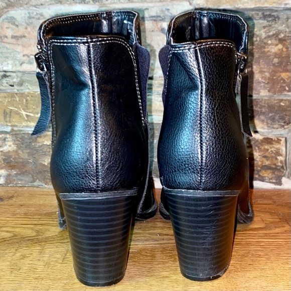 Brand (I ❤️ Comfort) heeled bootie. Size 8 - Picture 5 of 8